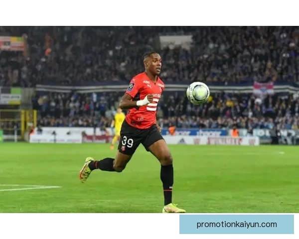 维尼修斯续约动态引发关注，其未来发展将备受期待